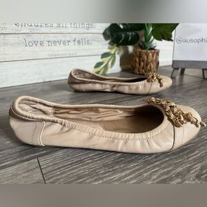 Report Olson Beige Cream Ballet Flats with Gold Chain Bow Accent. Size 6.5